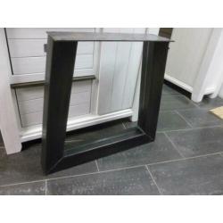 Industriele metalen eettafel en salontafelpoten