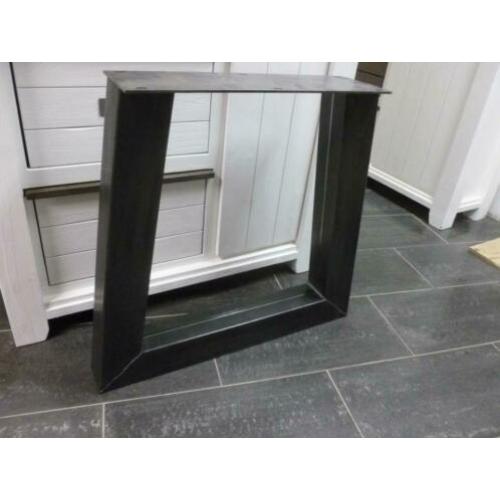 Industriele metalen eettafel en salontafelpoten