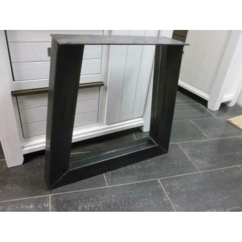 Industriele metalen eettafel en salontafelpoten