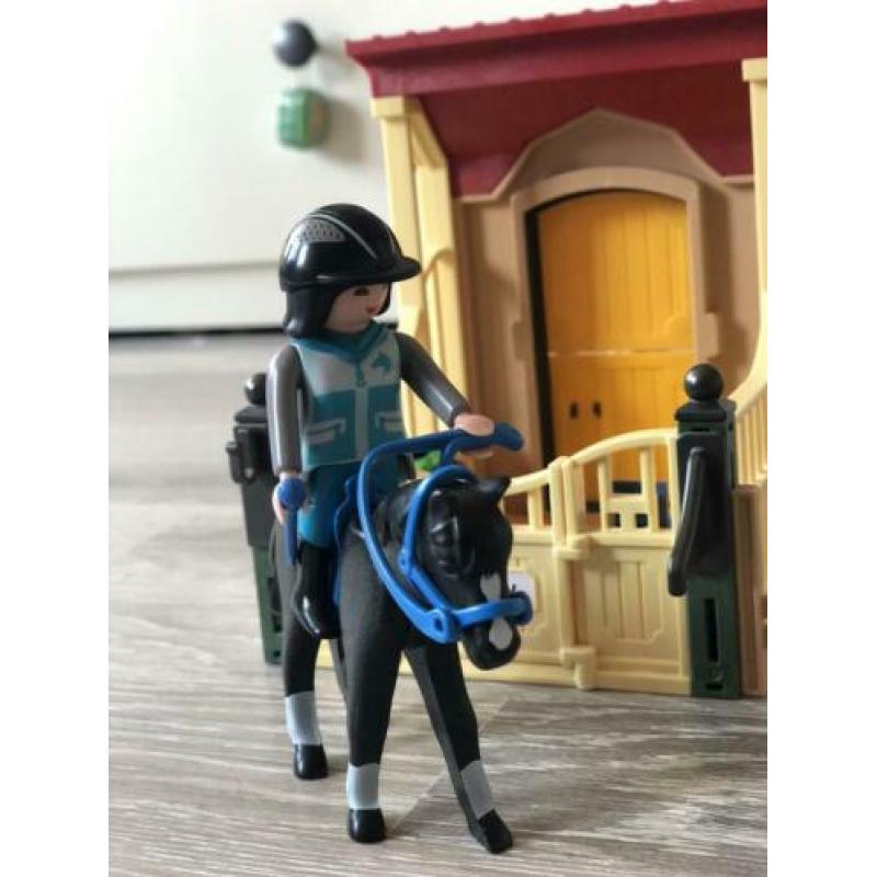 Playmobil paard, ruiter en stal ??