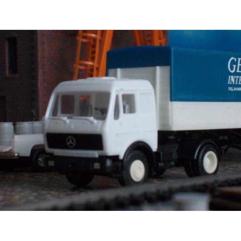 Mercedes Benz trekker/oplegger Gerhard Hölter - Herpa