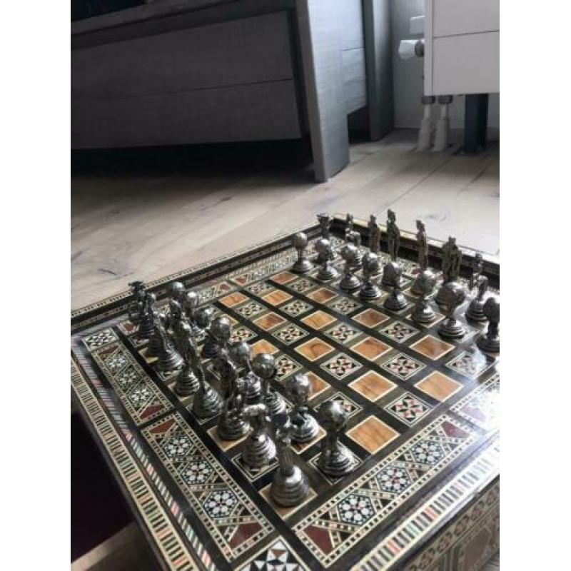 Te koop antiek schaakspel