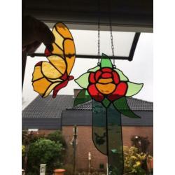 Tiffany raamhanger glas in lood vogel vlinder roos olifant