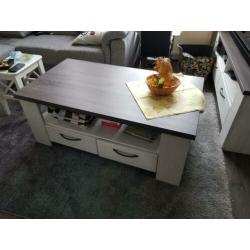 Eettafel en salontafel van Leen bakker lynn