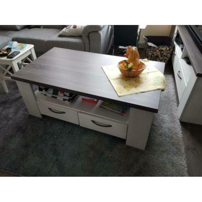 Eettafel en salontafel van Leen bakker lynn