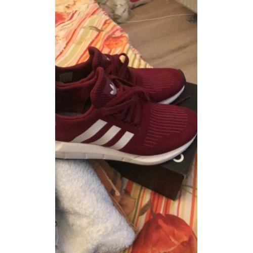 Adidas 39 bordo super mooi schoenen als nieuw ( te klein )