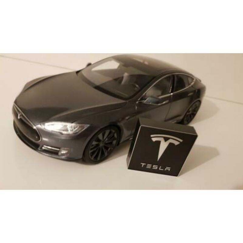 Tesla Model S P85
