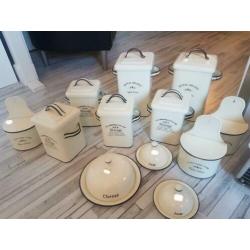 Losse verkoop van Veel antiek emaille vanaf €7.50