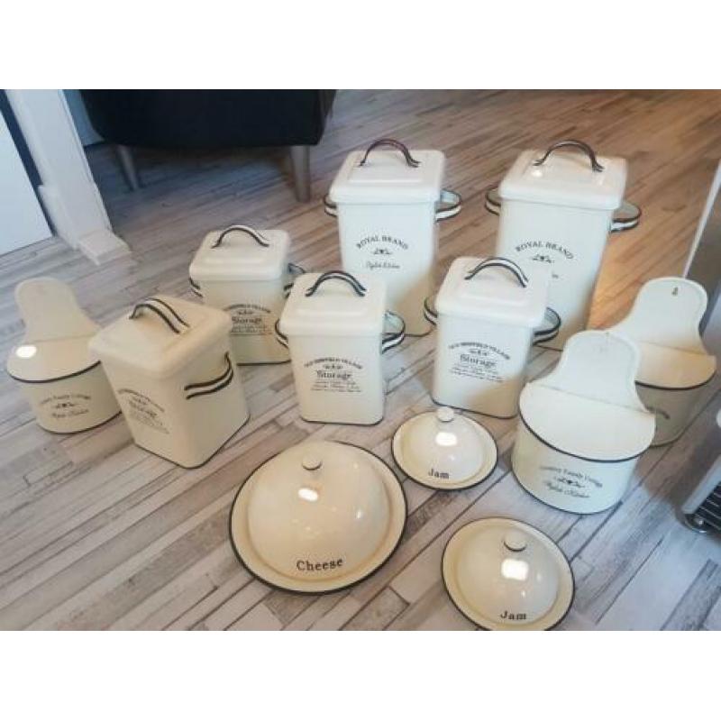 Losse verkoop van Veel antiek emaille vanaf €7.50