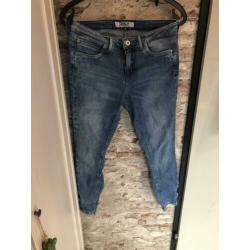 Only broek maat 29 met ritsjes M