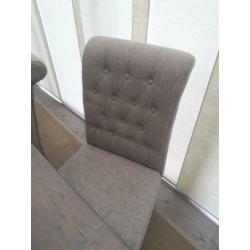 Prachtige eetset bestaande uit 6 zgan eetstoelen en eettafel
