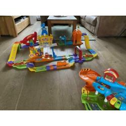 Toet Toet auto speelset’s, racebaan, parkeergarages, ect