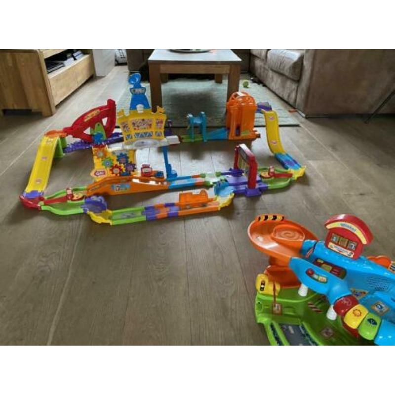Toet Toet auto speelset’s, racebaan, parkeergarages, ect