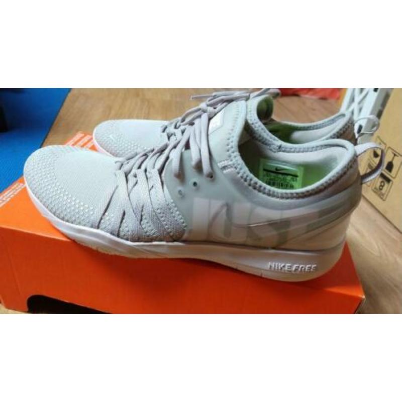 Nieuw Nike Free schoenen maat 41