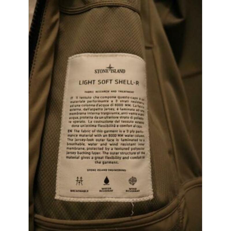 Stone Island - Softshell jack met capuchon en ritszakken