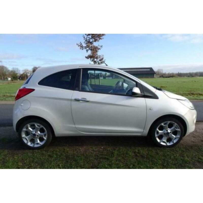 Ford Ka 1.2 Titanium X start/stop dealer onderhouden en zeer