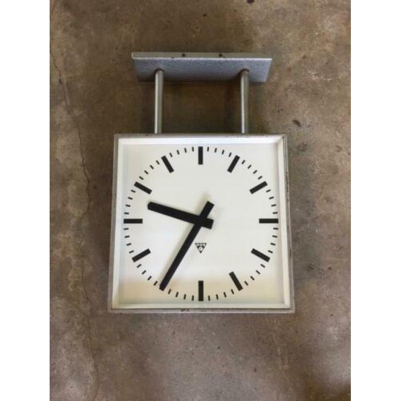 Vintage dubbelzijdige Pragotron fabrieks klok