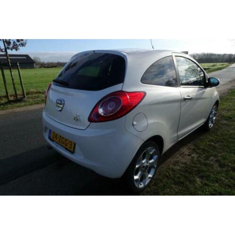 Ford Ka 1.2 Titanium X start/stop dealer onderhouden en zeer