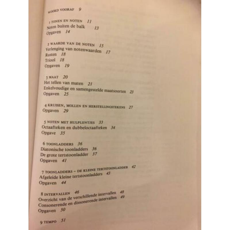 Eenvoudige muziekleer. Door Hennie Schouten