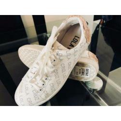Sneakers - Lola Cruz
