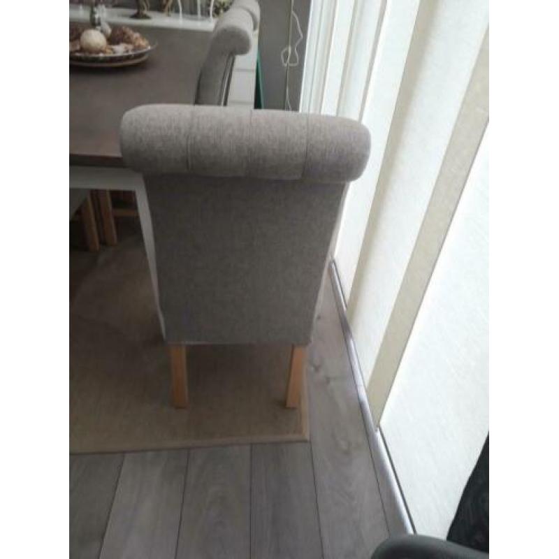 Prachtige eetset bestaande uit 6 zgan eetstoelen en eettafel
