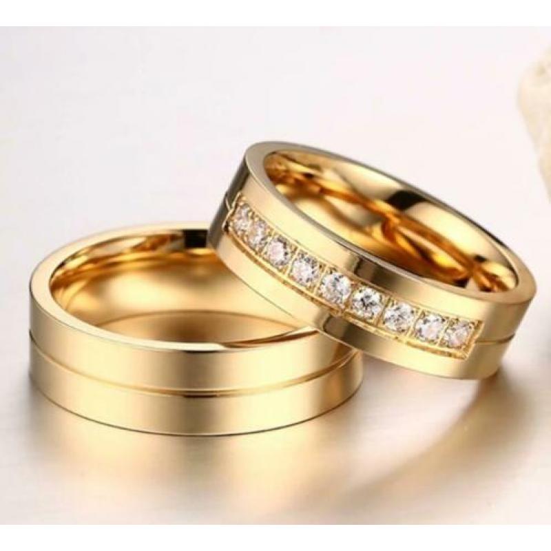 Stalen 6 mm. in goud kleur trouwring met zirkonen