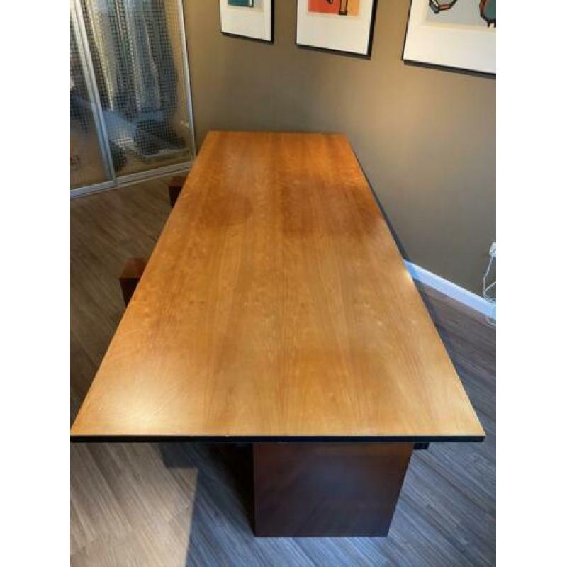 Design bureau tafel bruin