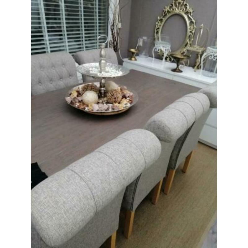 Prachtige eetset bestaande uit 6 zgan eetstoelen en eettafel