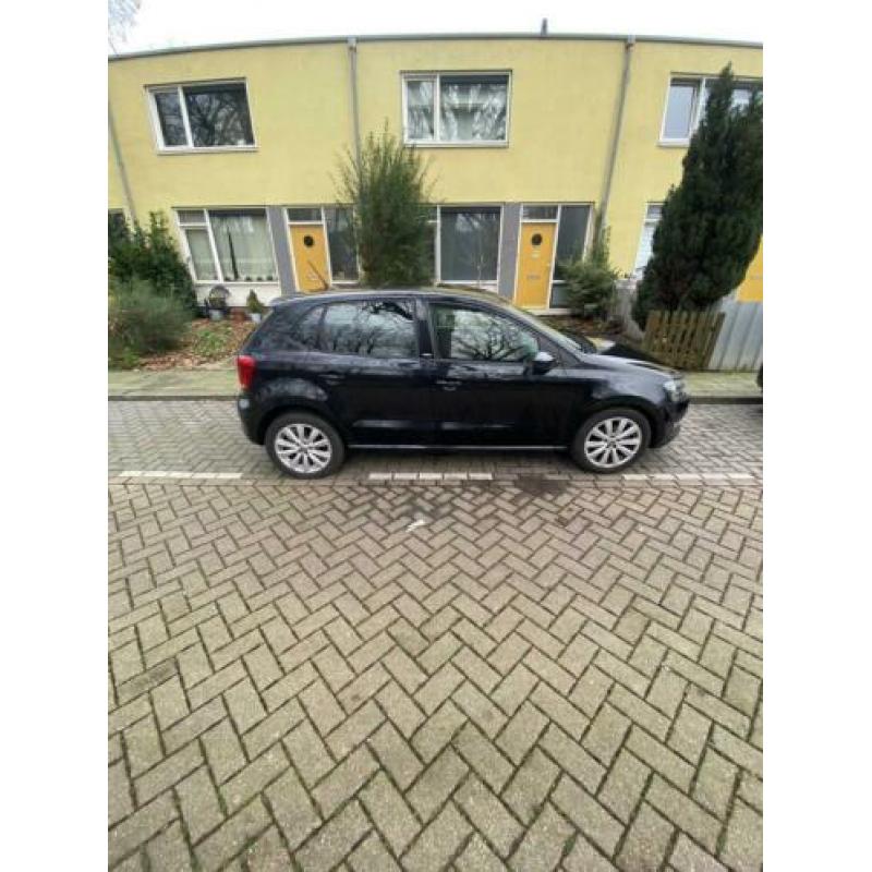 Volkswagen Polo 1.4 16V FSI 63KW 2011 Zwart PANO NIEUWE APK