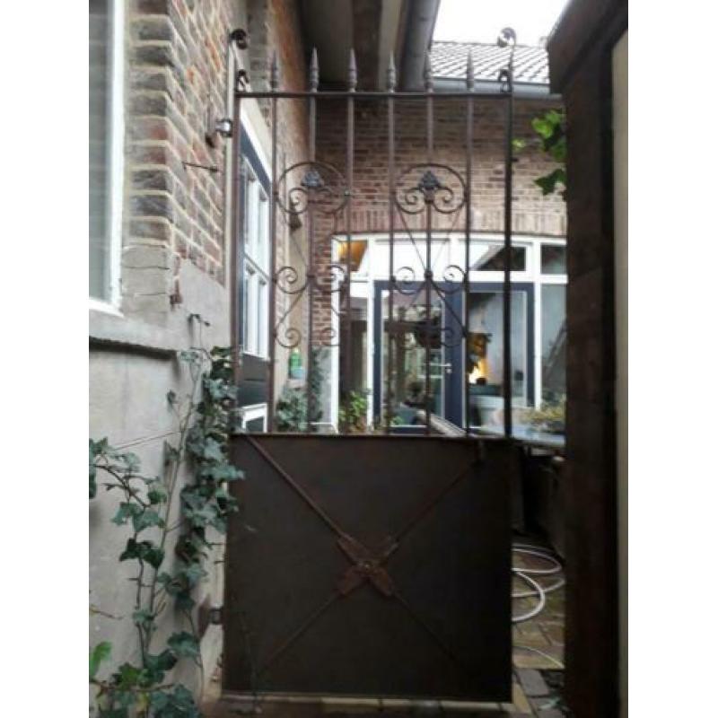 antieke smeedijzeren poort