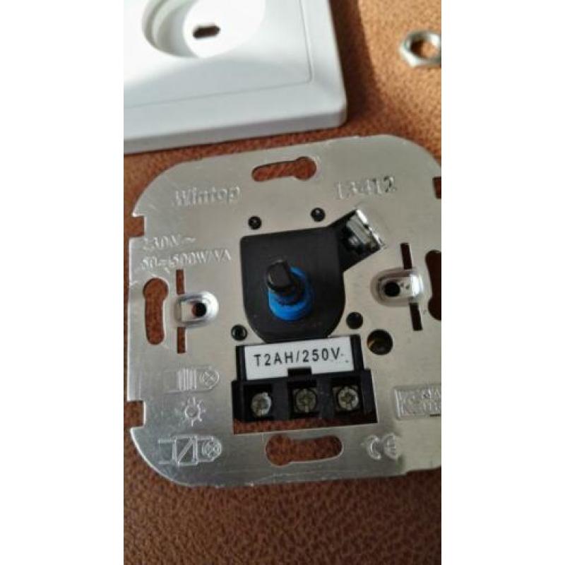 Dimmer Halogeen/Gloeilamp v. lampen 50 tot max 300 Watt-zgan