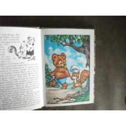 0582 / j c van hunnik / beer en eekhoorn /Ruigje enPluimpje