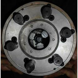 Zelfcentrerende 3 klauw Camlock D6, doorlaat 60mm