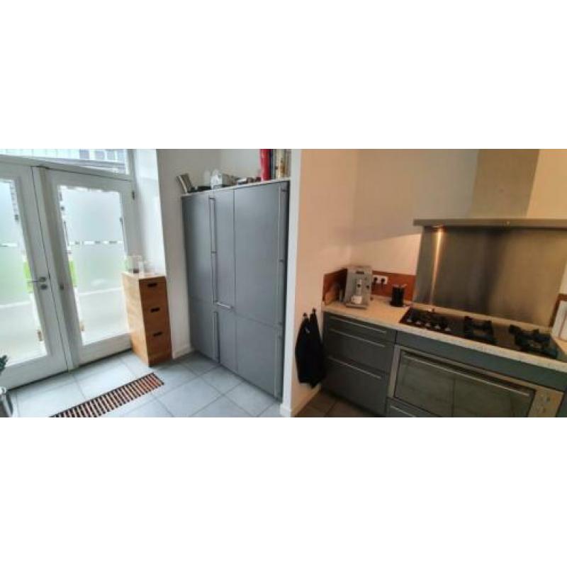 Siematic hoekkeuken met inbouwapparatuur, granieten werkblad