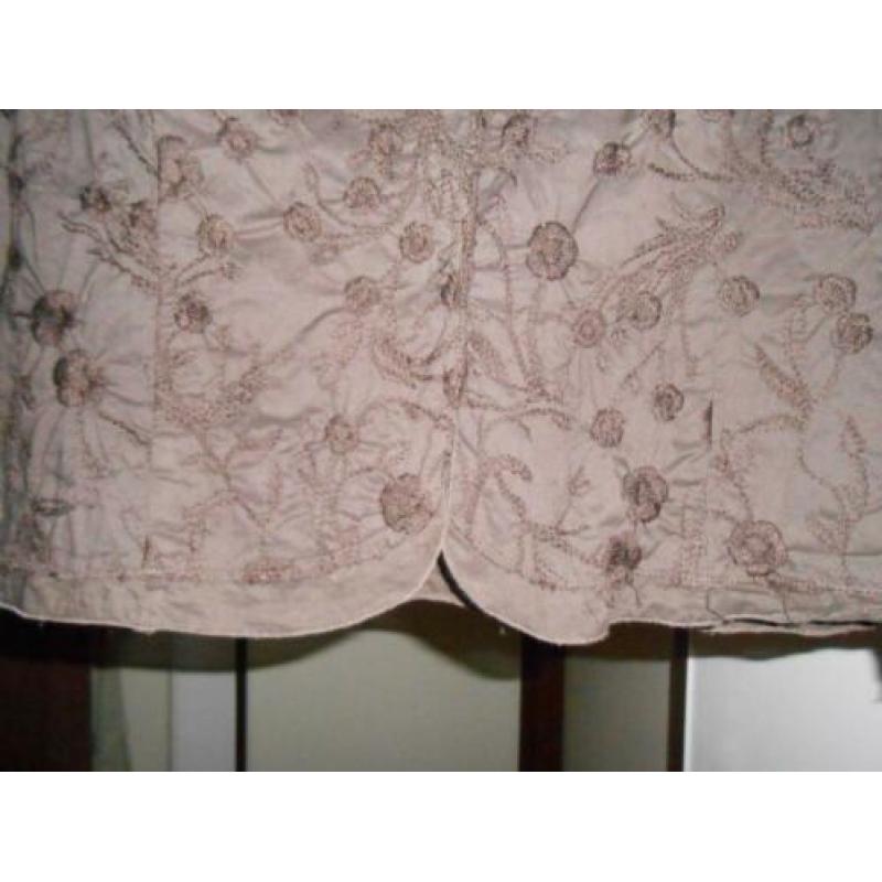 A28 Colbert, met borduursel versierd, van H&M mt 44