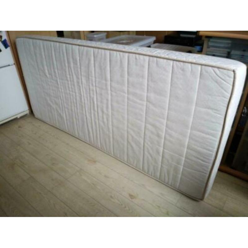 397 – Traagschuim matras 90x200x15 cm eenpersoons