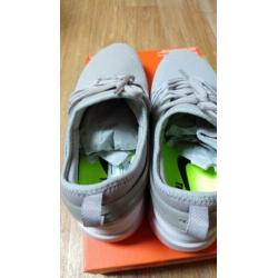 Nieuw Nike Free schoenen maat 41