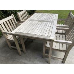 Mooie degelijke teakhouten tuintafel met 4 stoelen