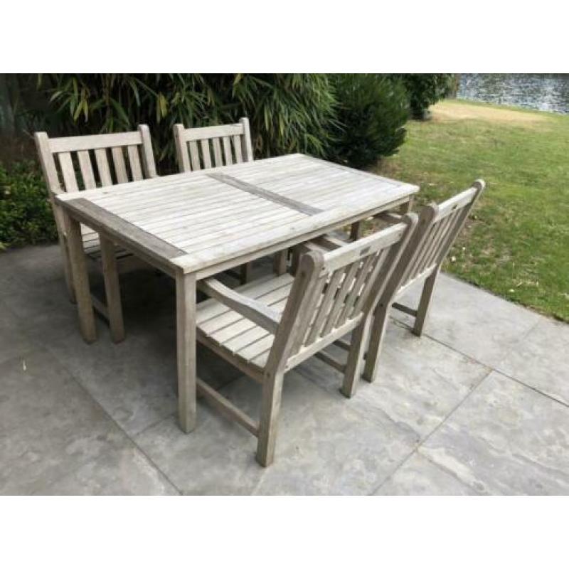 Mooie degelijke teakhouten tuintafel met 4 stoelen