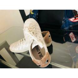 Sneakers - Lola Cruz