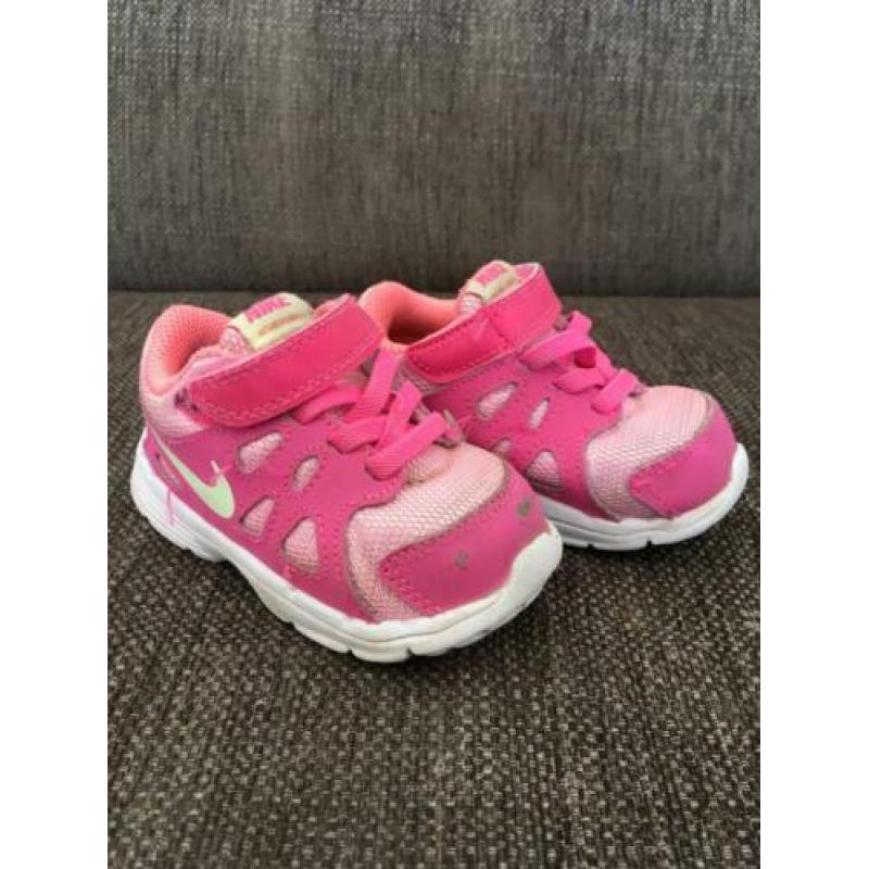 Leuke roze Nikes maat 21
