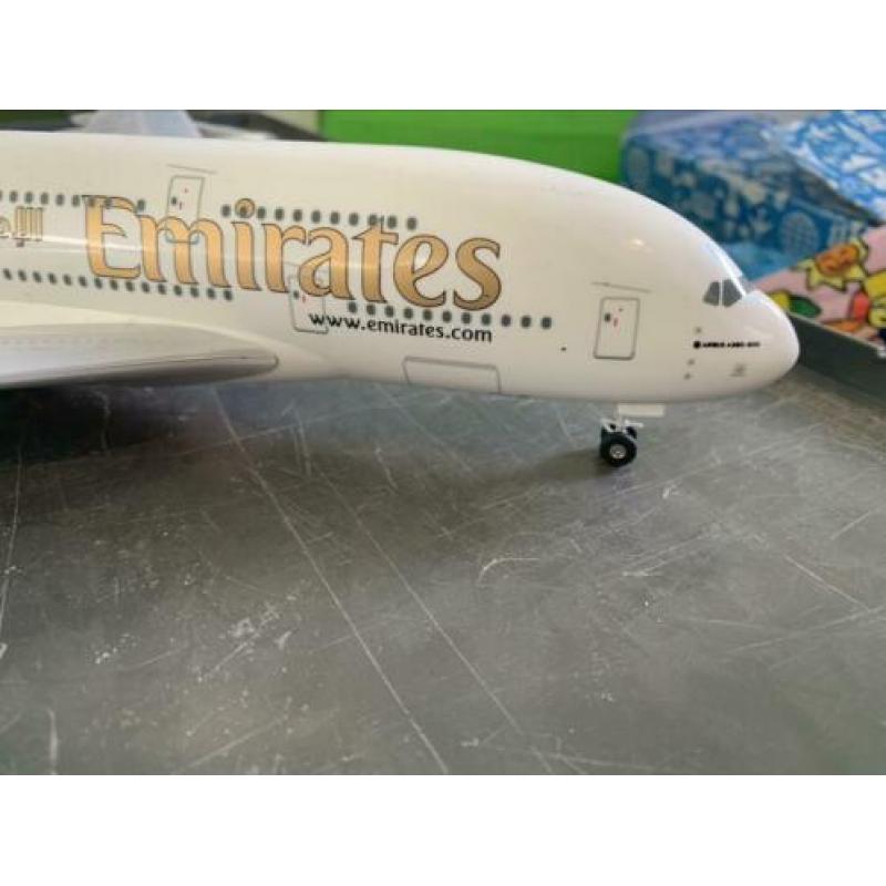 Skymarks A380 1:200 Emirates