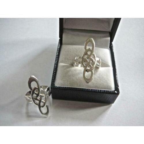 Brede zilveren ring 17.7 mm. Keltisch jaren '70 925 zilver