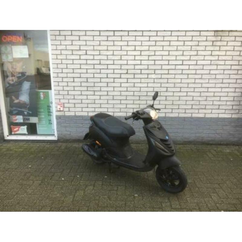 Gave piaggio zip sp 4t 45km brom mat zwart bj2013 5000km