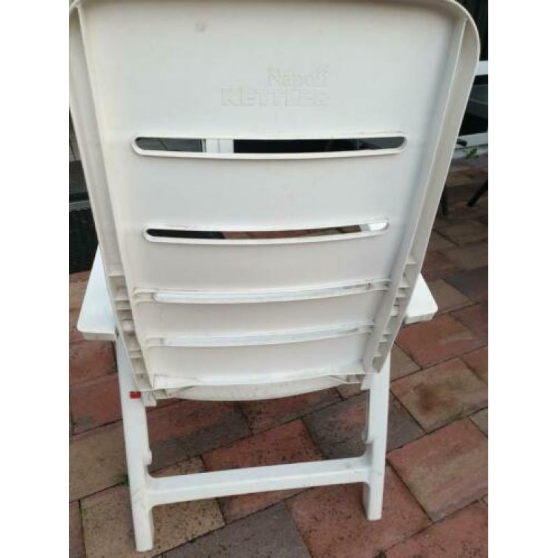 2 witte stoelen te koop