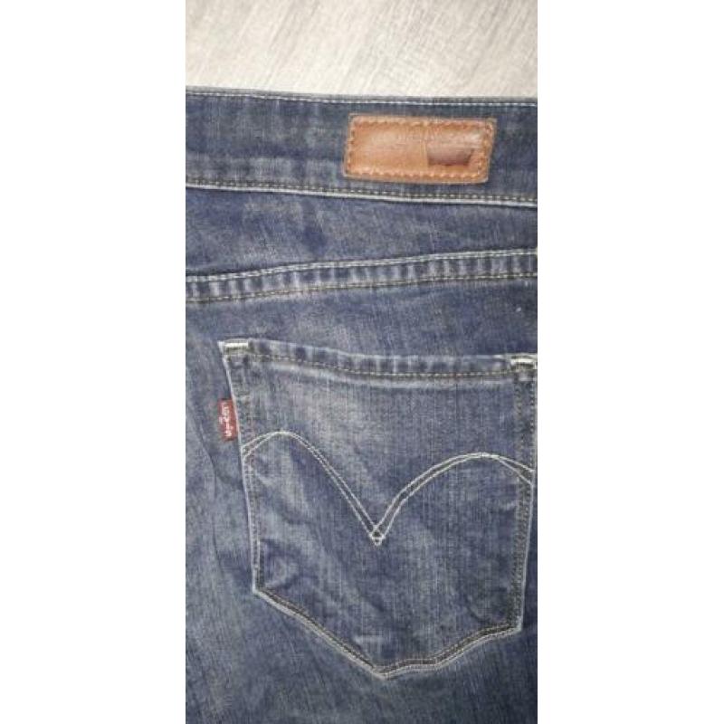 Levi's demi curve w23 skinny jeans