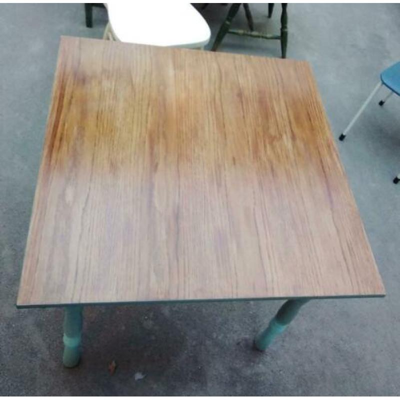 Vintage vierkante eiken tafel met turquoise onderstel
