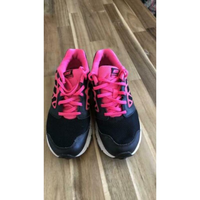 Nike sportschoenen maat 36