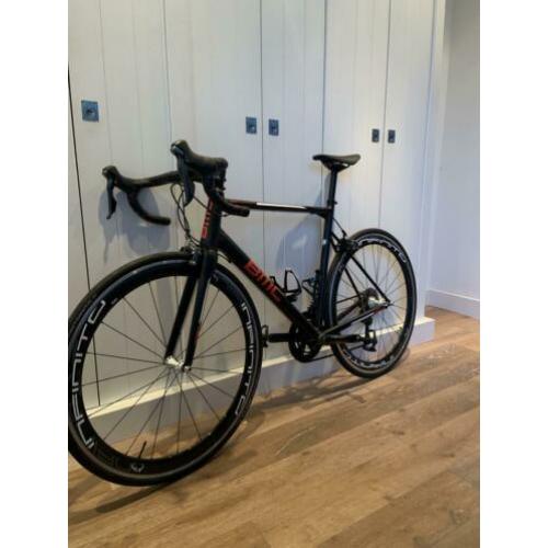 BMC Teammachine ALR01 + infinito carbon wielen