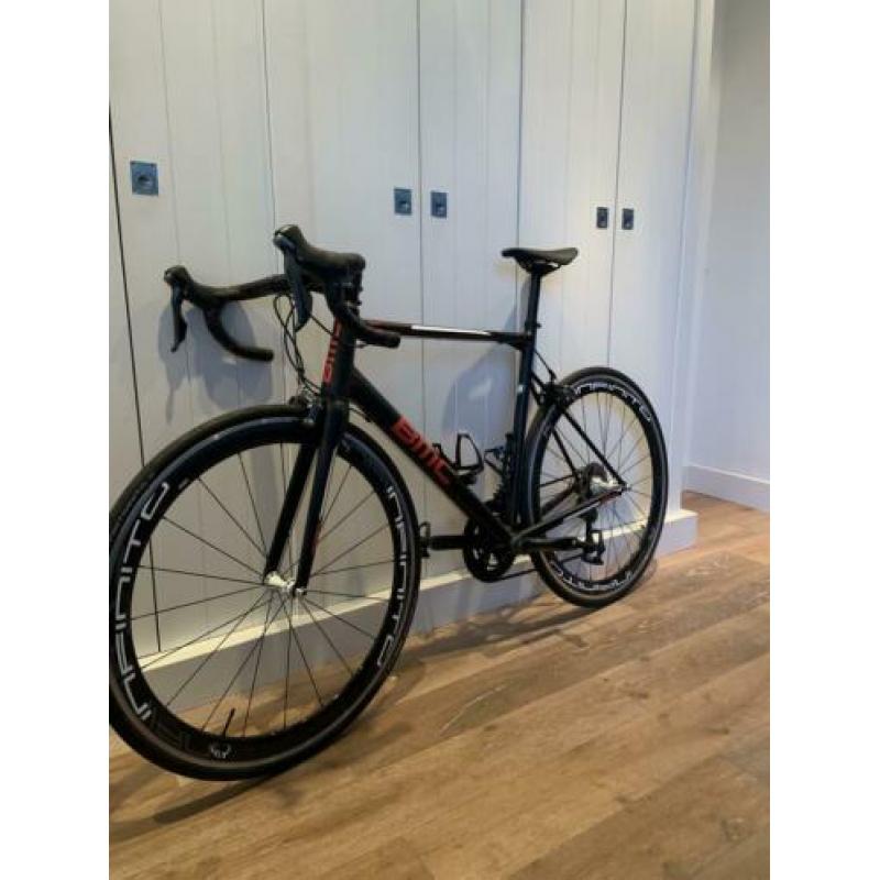 BMC Teammachine ALR01 + infinito carbon wielen